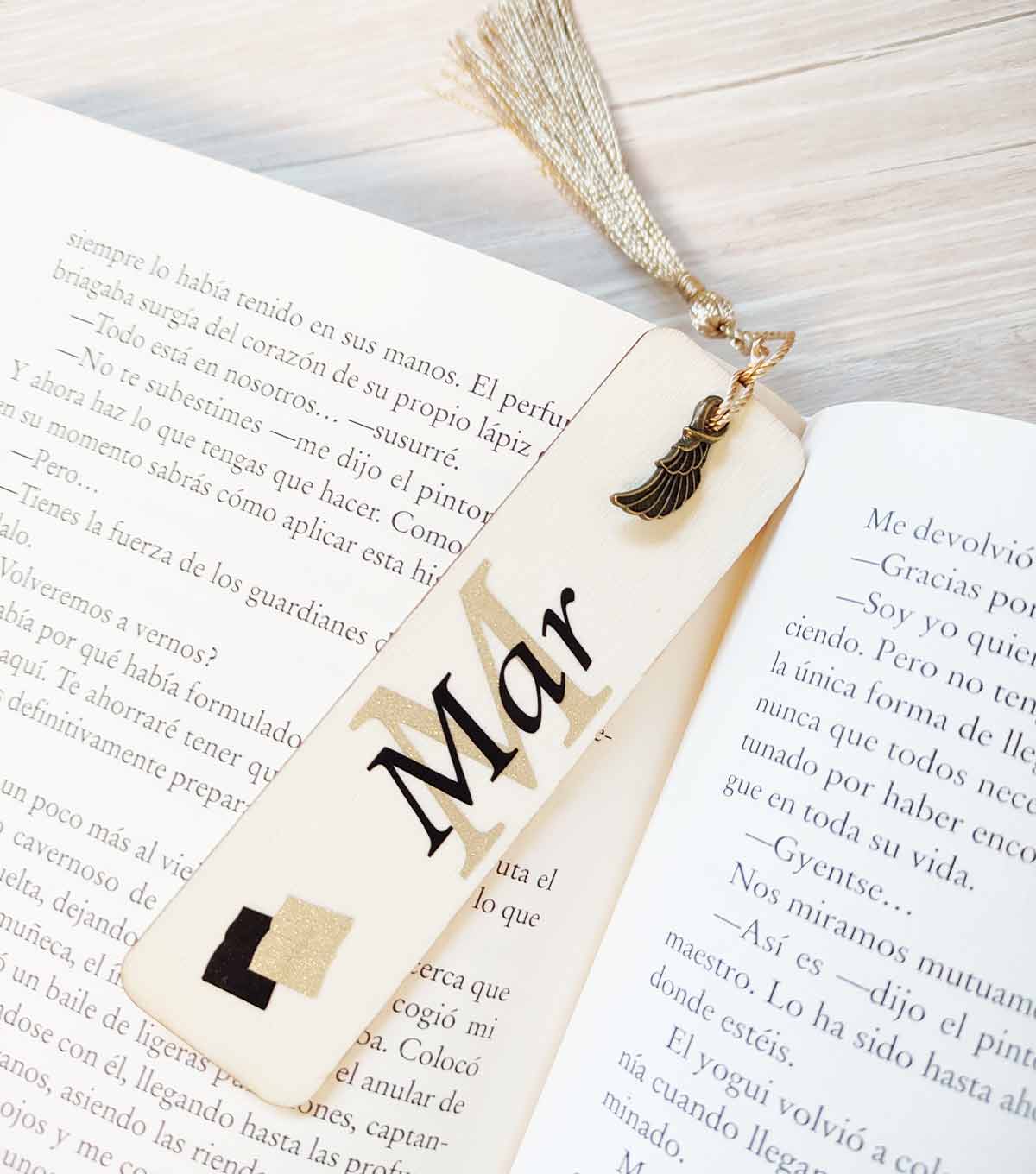 Marcapaginas-madera-personalizado punto-libro-madera