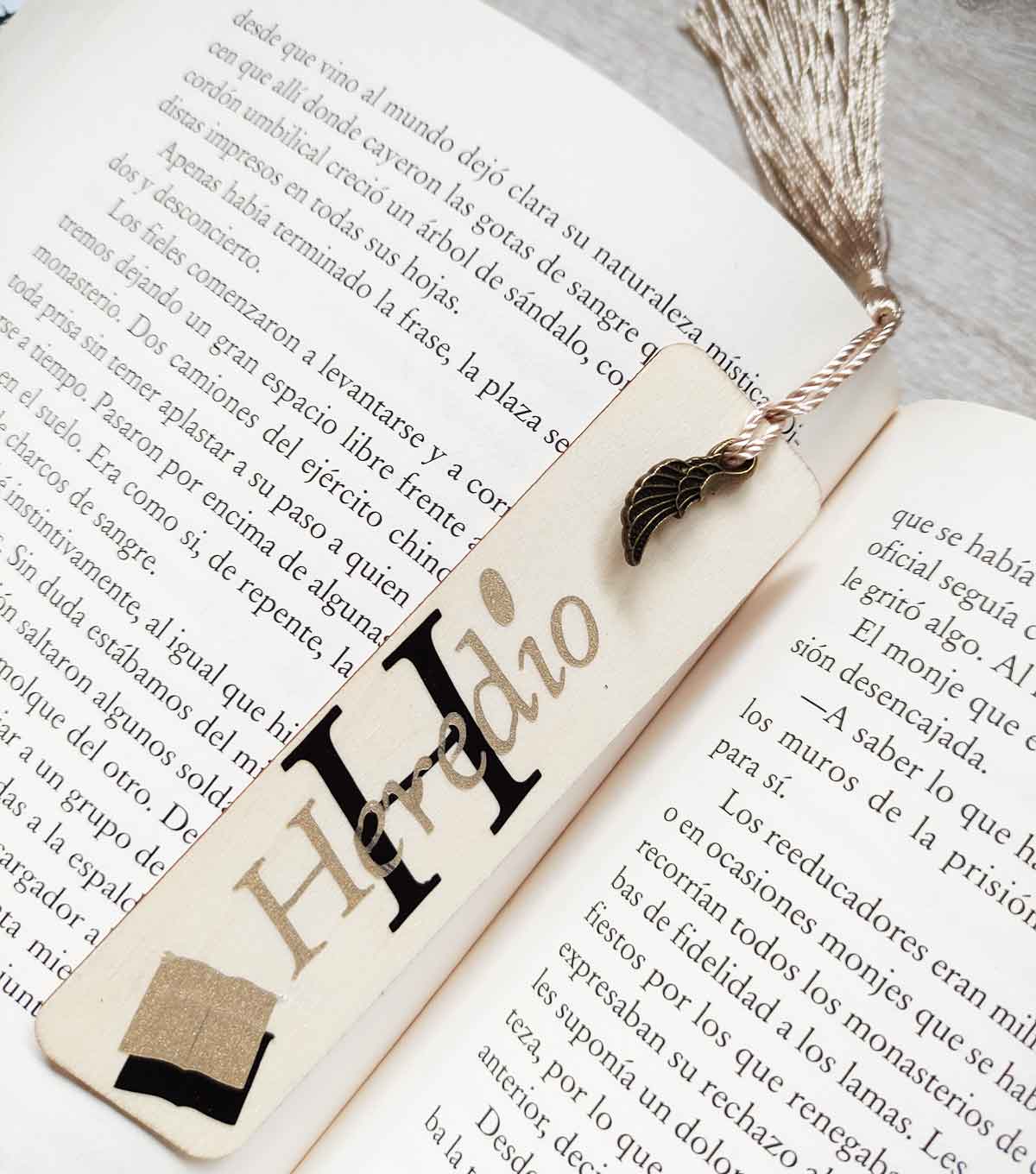 Punto-libro-madera-personalizado punto-libro-madera-personalizado