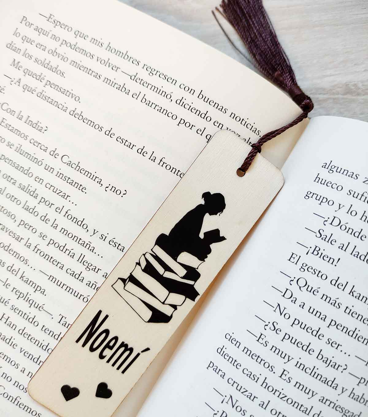 punto-libro-madera-silueta-personalizado punto-libro-madera-personalizado-detalle-evento