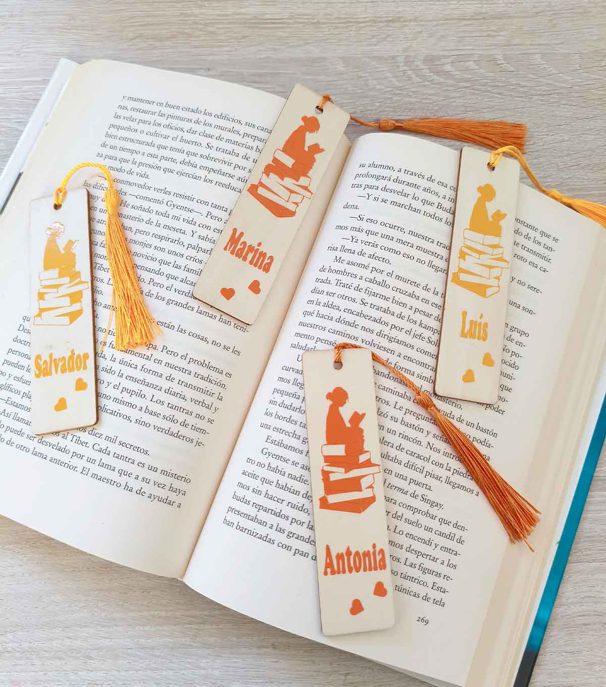 puntos-de-libro-de-madera-personalizados puntos-libro-madera-con-vinilo