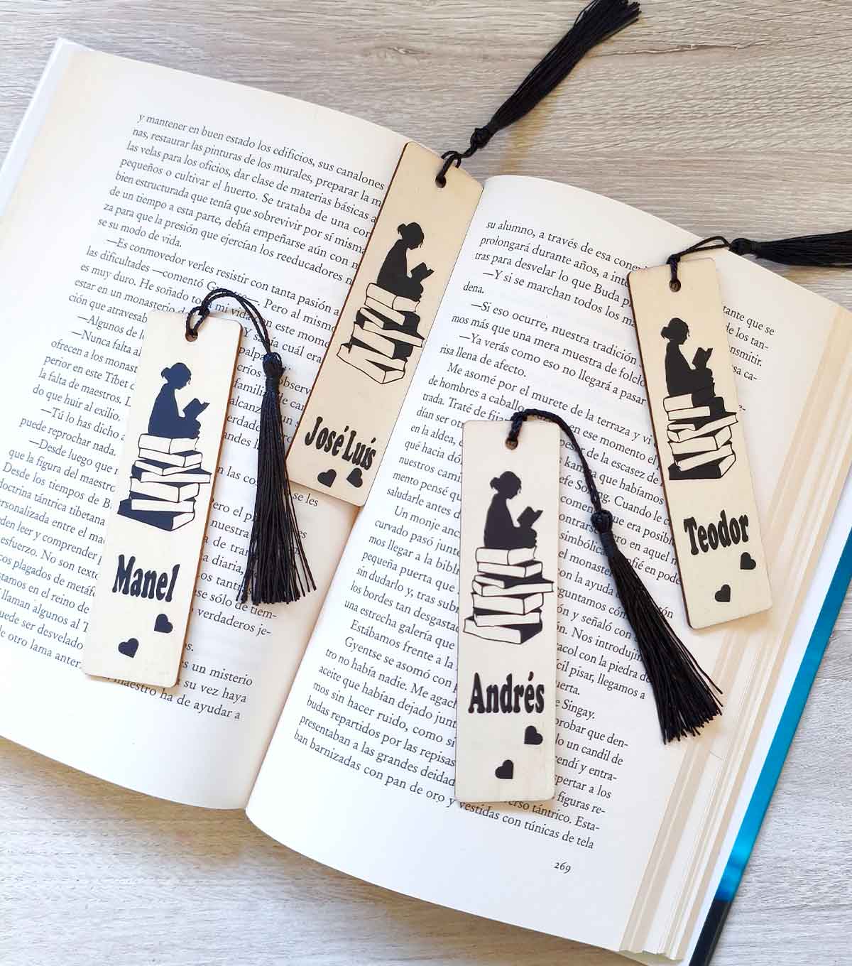 puntos-de-libro-silueta-libro-personalizados puntos-libro-madera-con-vinilo