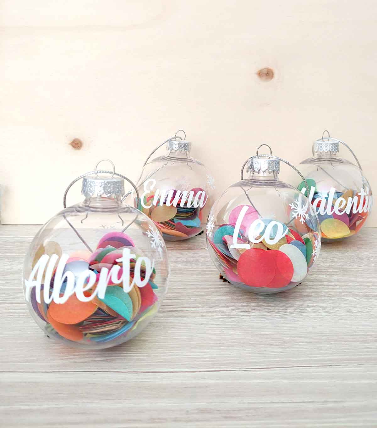bola-transparente-personalizada-con-confeti bolas-navidad-personalizadas-transparentes-confeti.