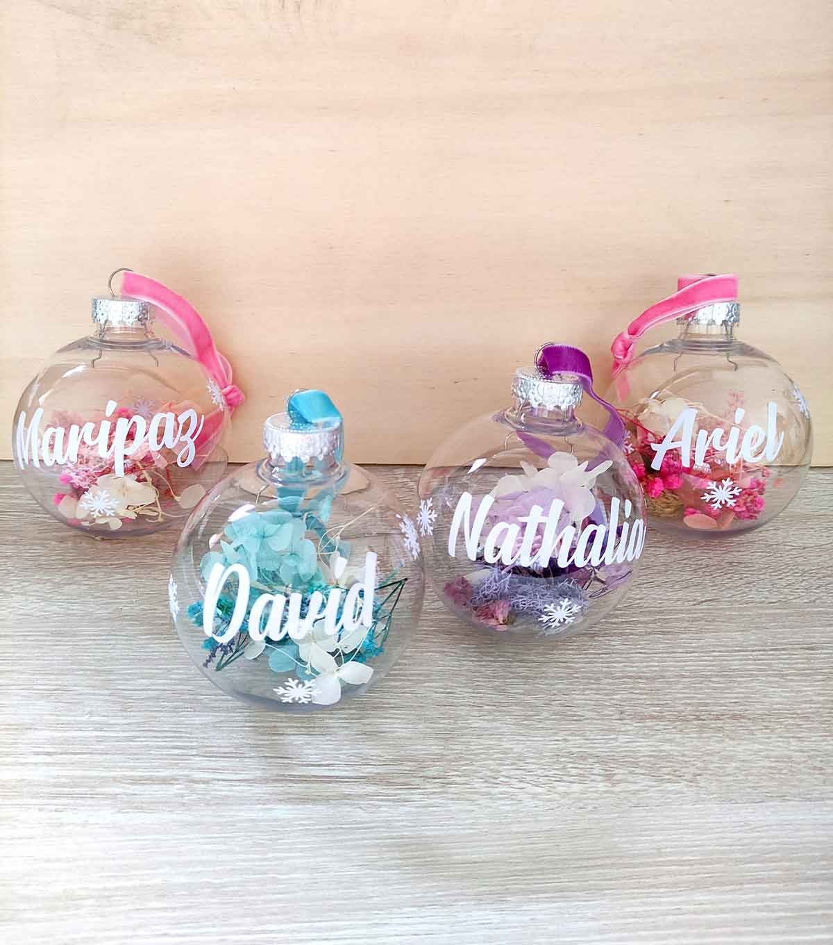 bolas-navidad-personalizadas-con-flores-transparentes bolas-navidad-con-nombre-rellenas-transparentes