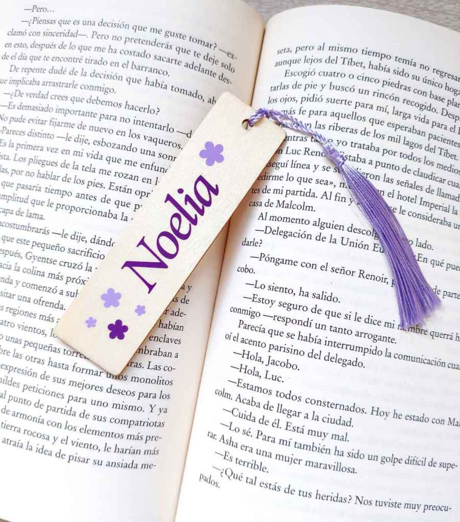 marcapaginas-personalizado-flores-con-nombre