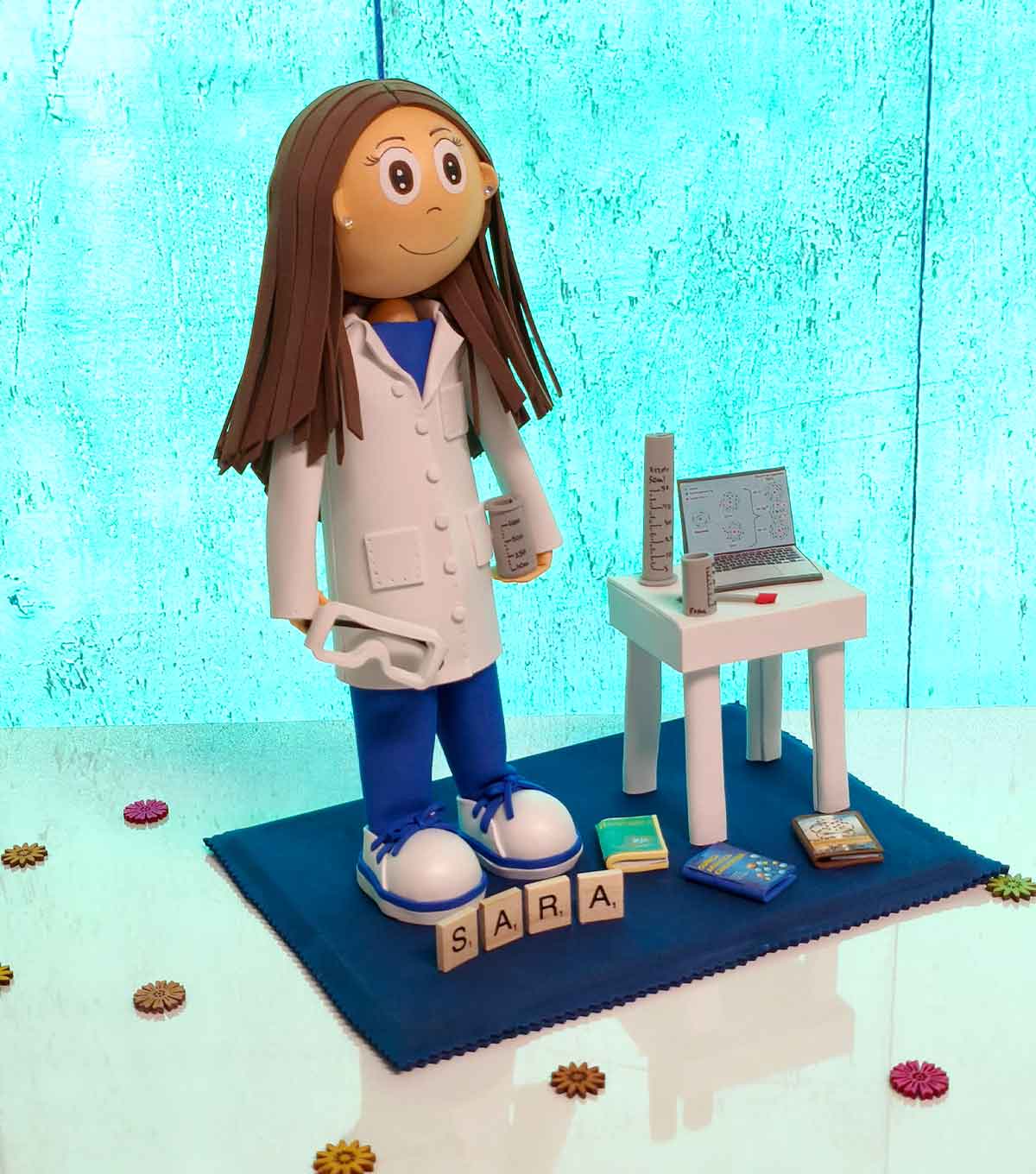 fofucha-personalizada-quimica-con-accesorios fofucha-quimica-con-matraces-probetas-personalizada